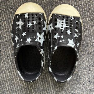 5/$25 🌟 🌟 Native Black & White Starry Kids Sneakers – Toddler Size 5 👟